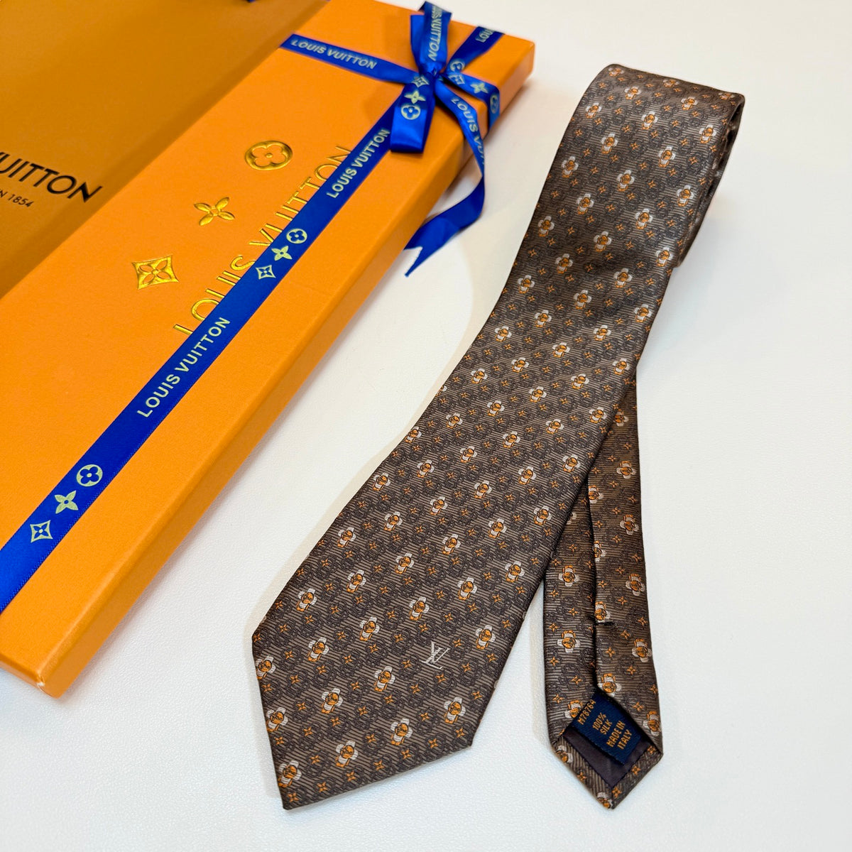 Louis Vuitton Style Men's Floral Monogram Silk Tie - Detail Image 3