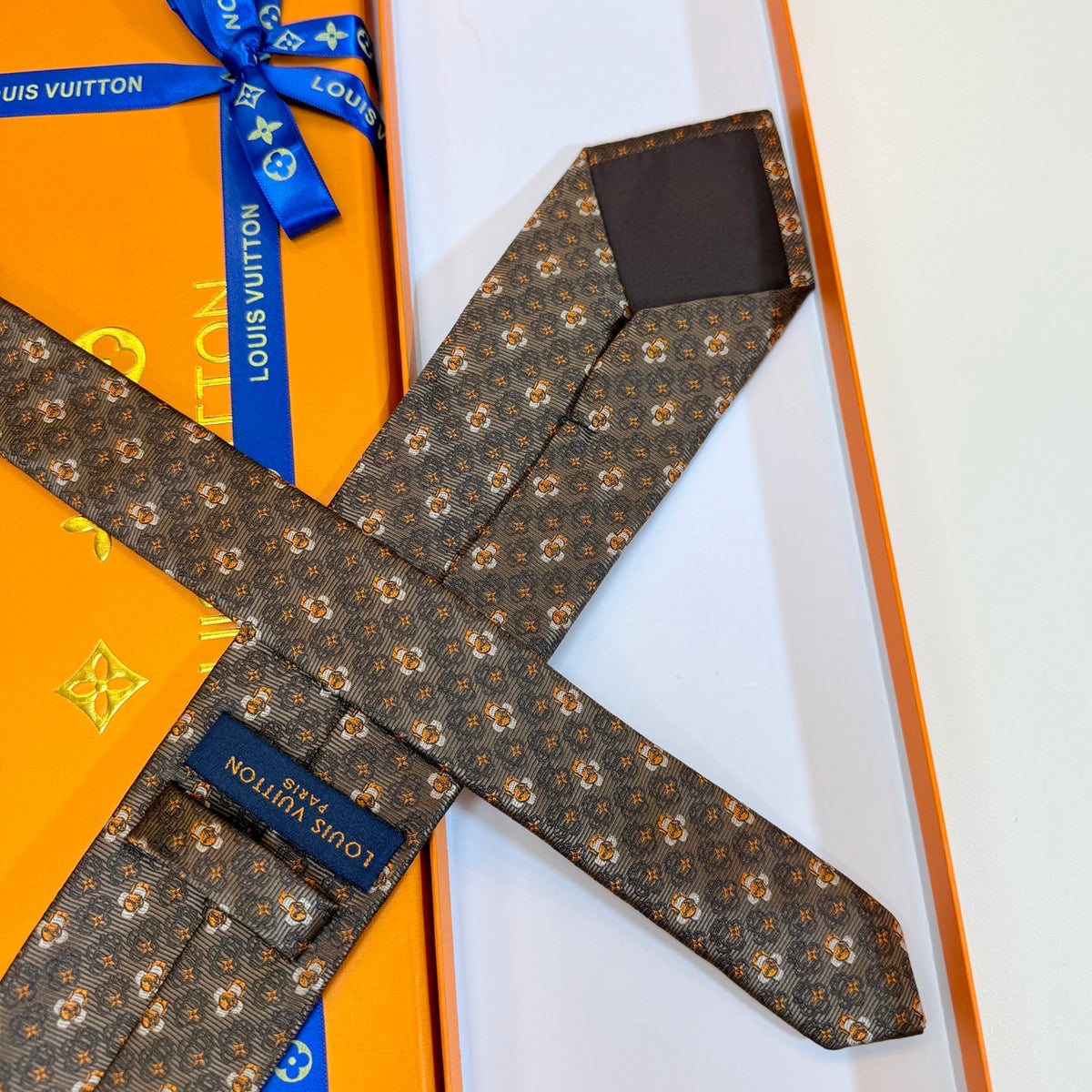 Louis Vuitton Style Men's Floral Monogram Silk Tie - Detail Image 4