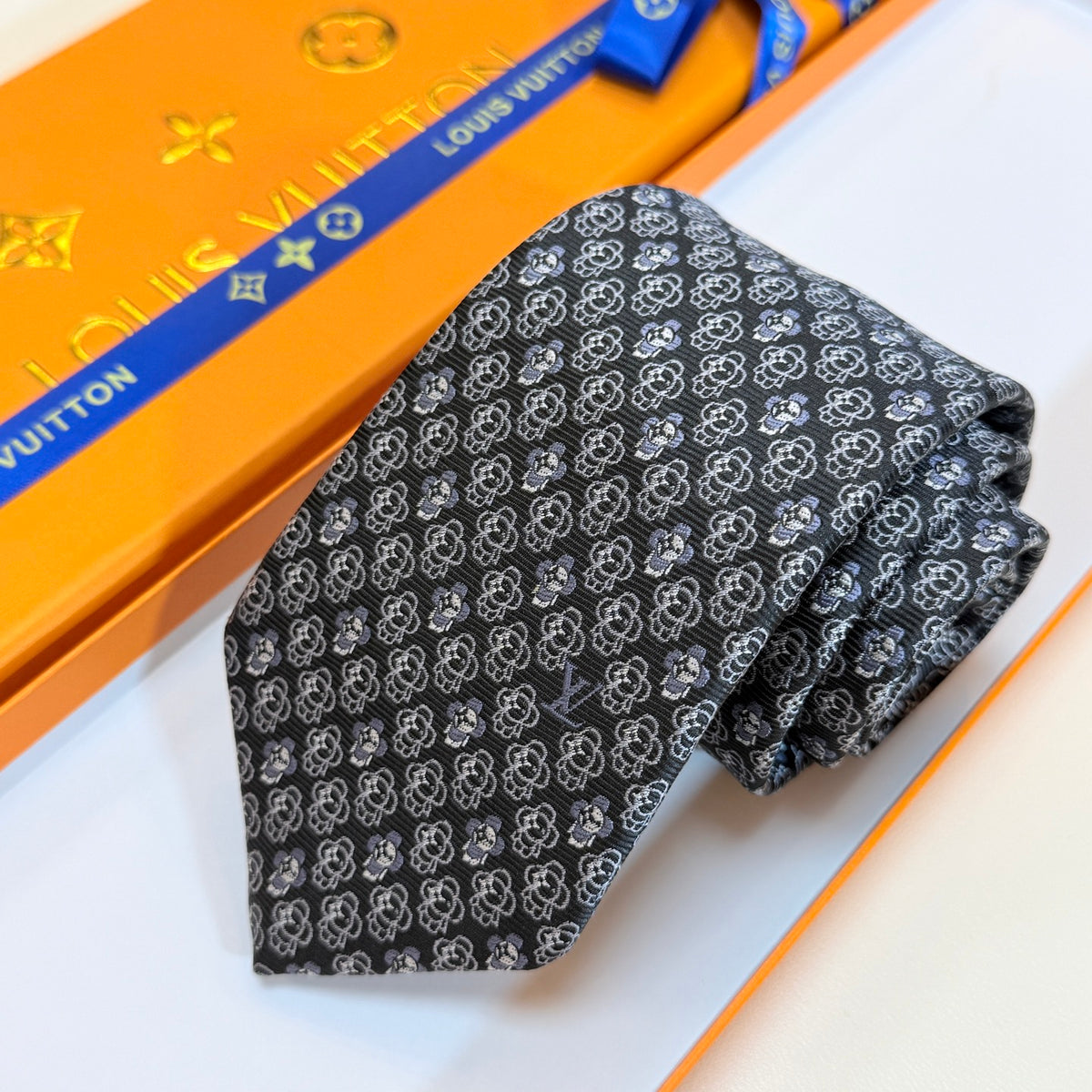 Louis Vuitton Style Men's Floral Monogram Silk Tie - Detail Image 7