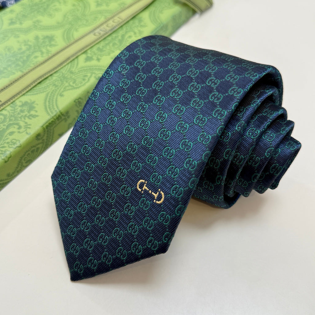 Gucci Style Men's Tonal GG Jacquard Silk Tie - Detail Image 4