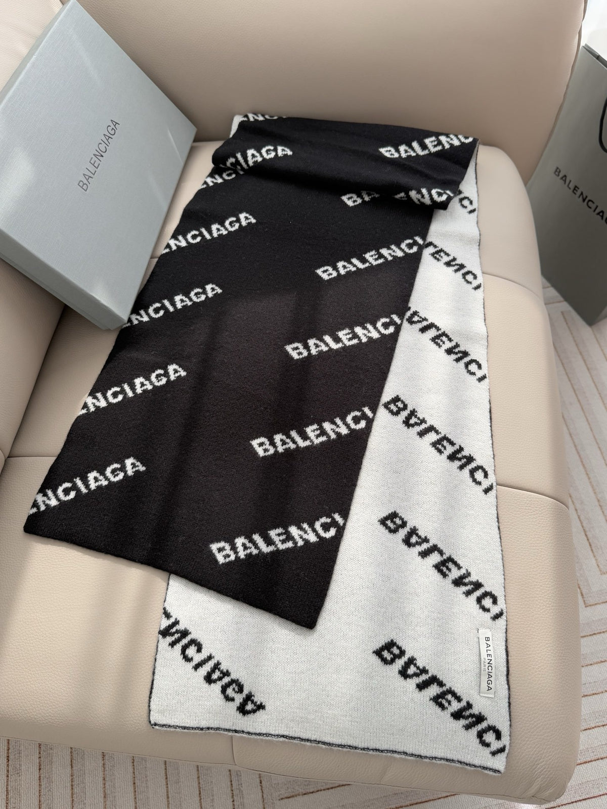 Balenciaga Style Reversible Logo Knit Scarf product detail 3