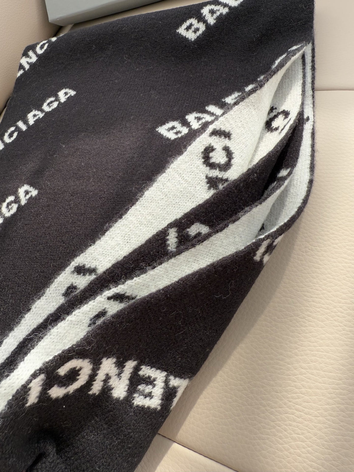 Balenciaga Style Reversible Logo Knit Scarf product detail 7