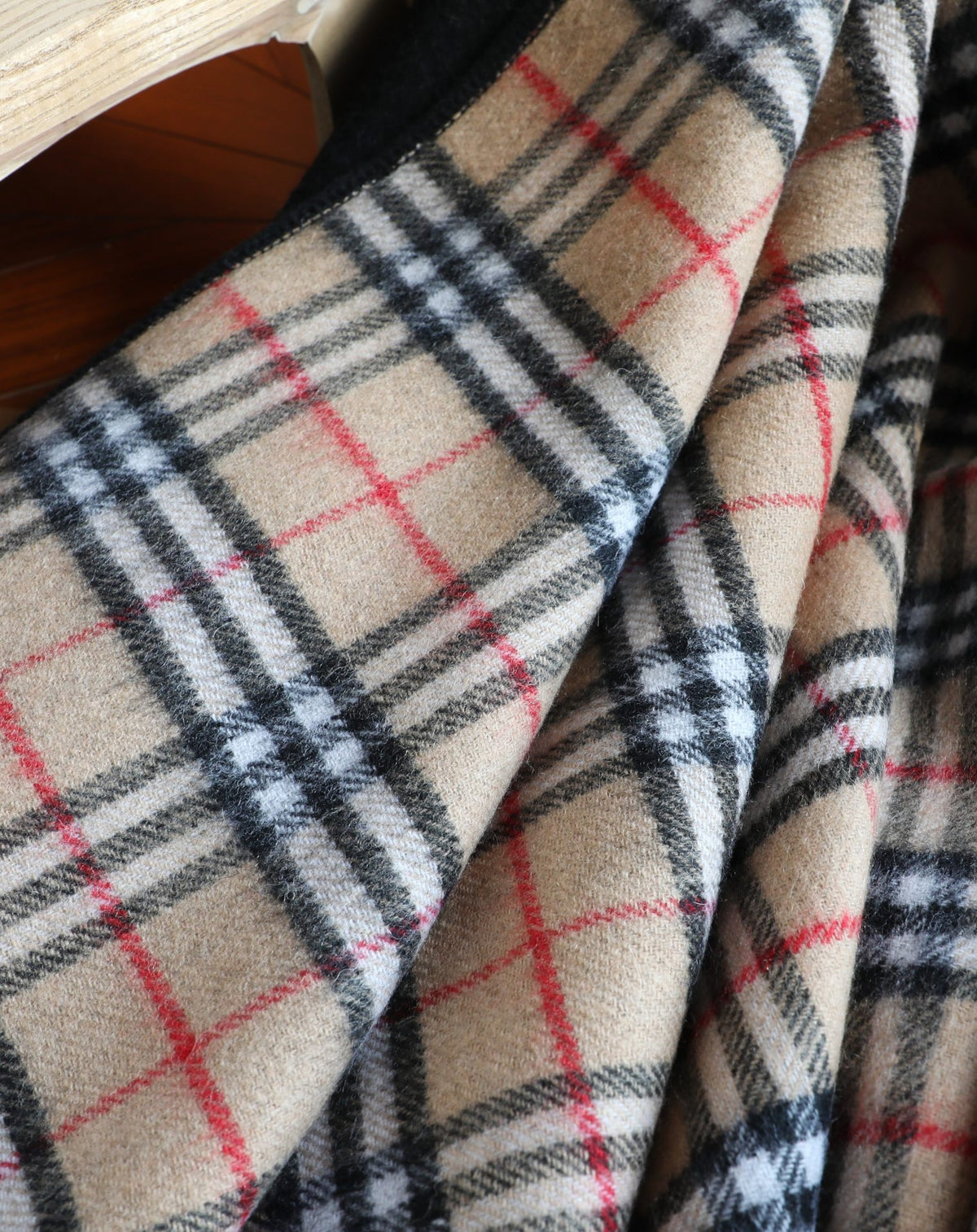 Burberry Style Reversible Plaid Cape Scarf product detail 7