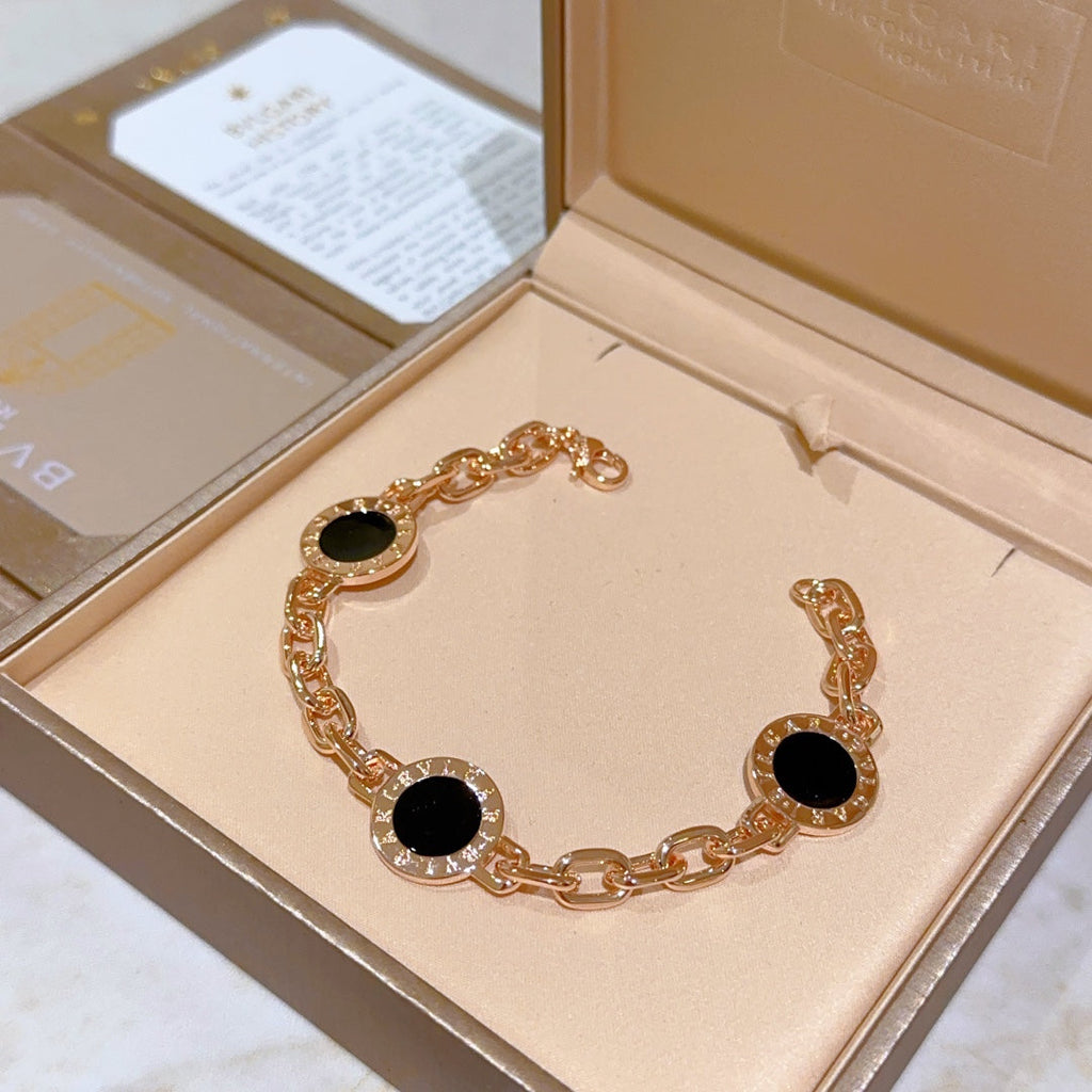 BVLGARI DREAM Bracelet detail 1
