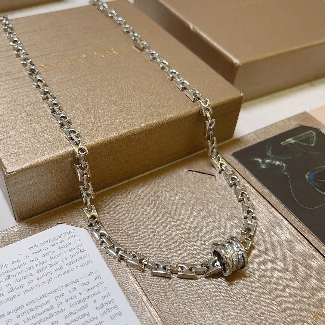 BVLGARI DREAM Necklace detail 2