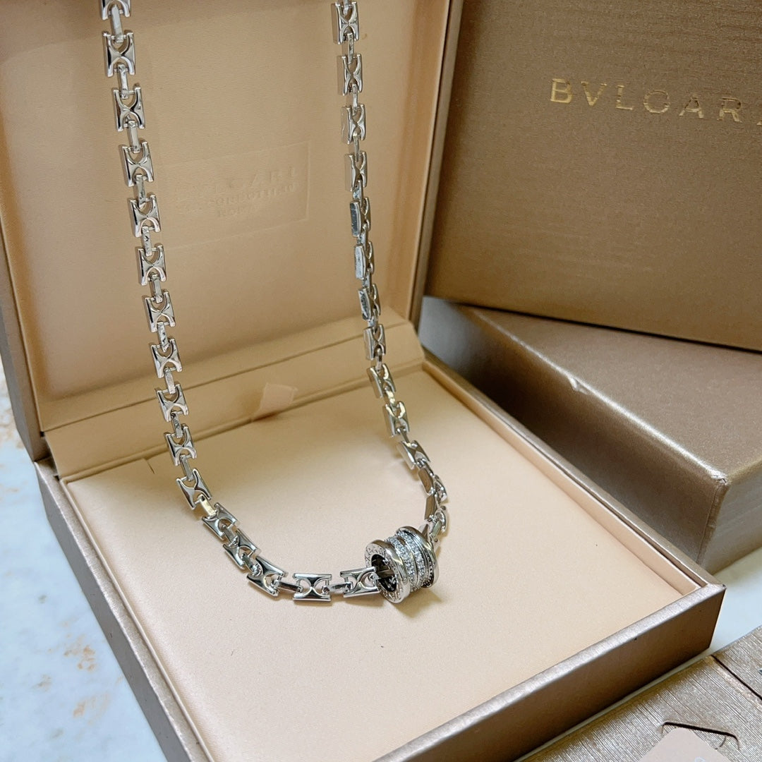 BVLGARI DREAM Necklace detail 3