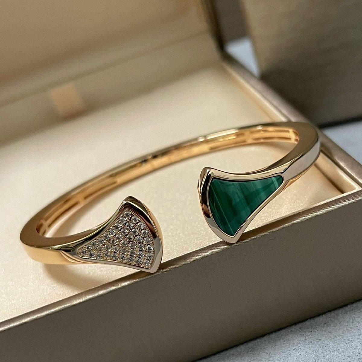 BVLGARI Malachite Fan-Shaped Bracelet detail 3