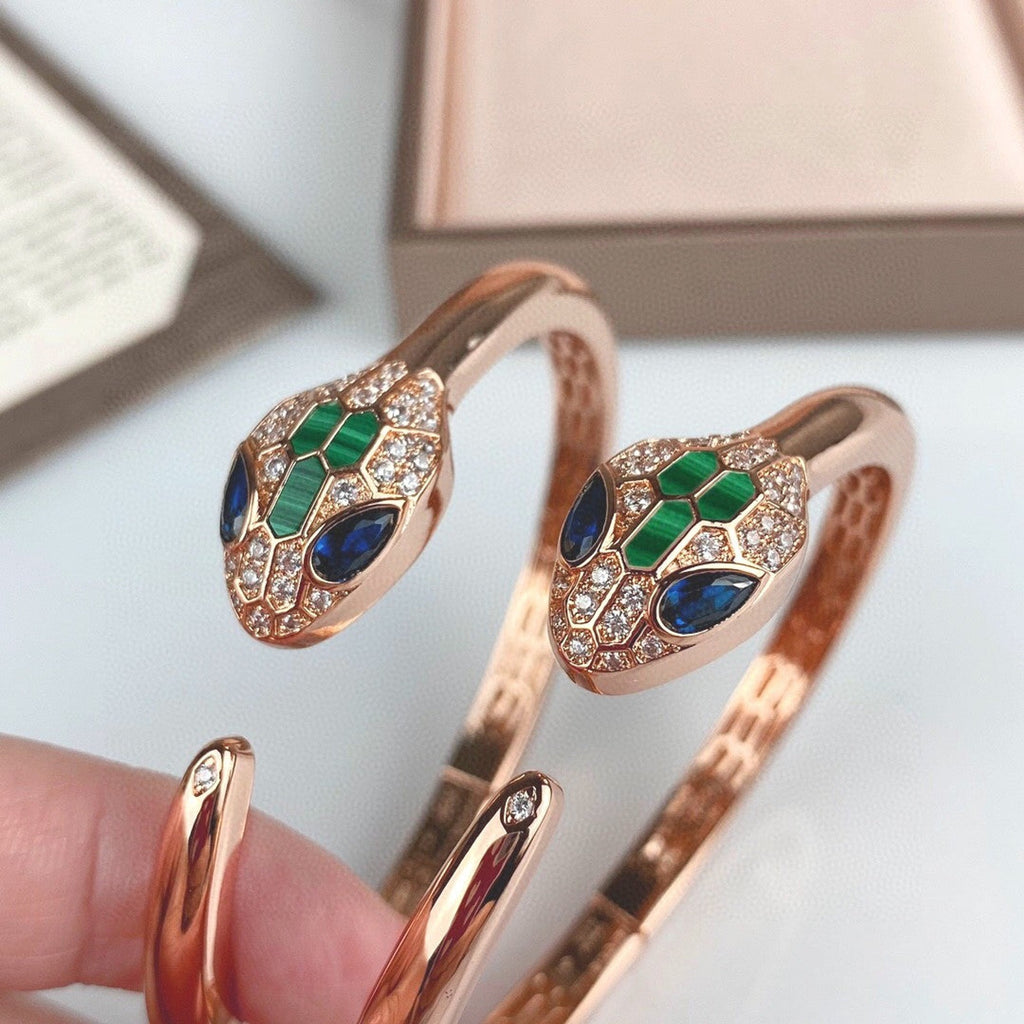 BVLGARI Serpenti Malachite Snake-Head Bracelet detail 4