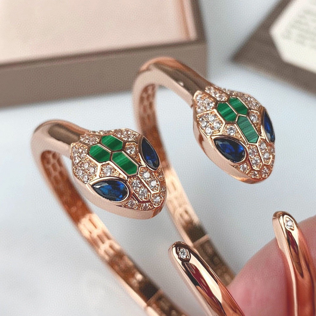 BVLGARI Serpenti Malachite Snake-Head Bracelet detail 7