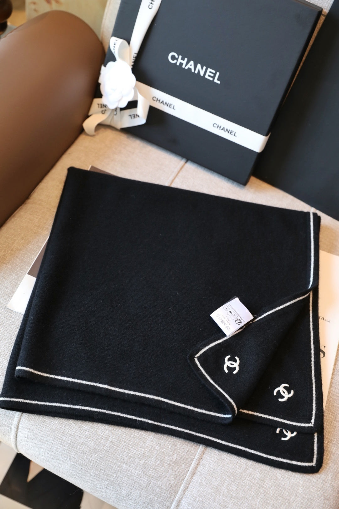Chanel Style Contrast-Border Logo Scarf product detail 6