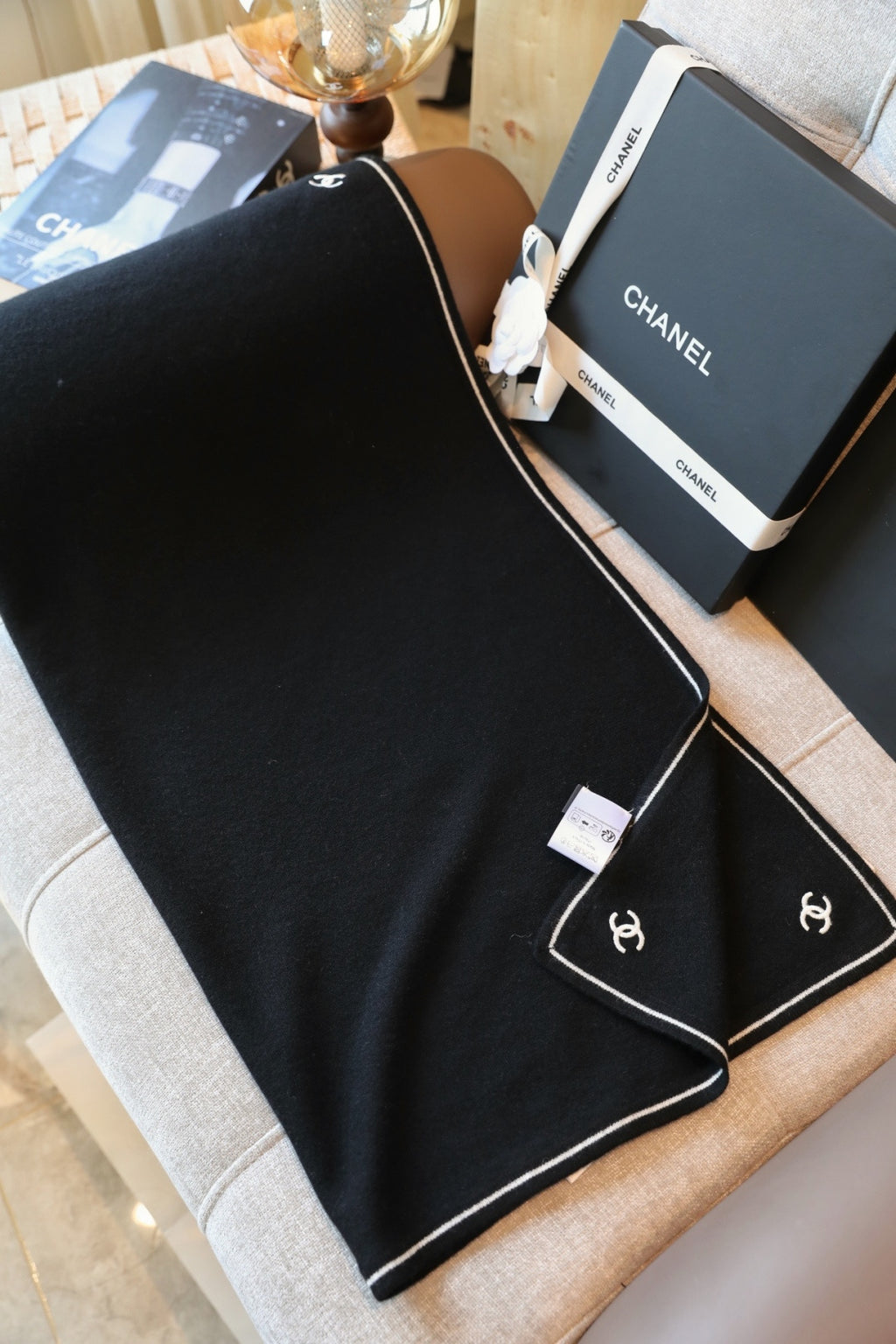 Chanel Style Contrast-Border Logo Scarf product detail 9