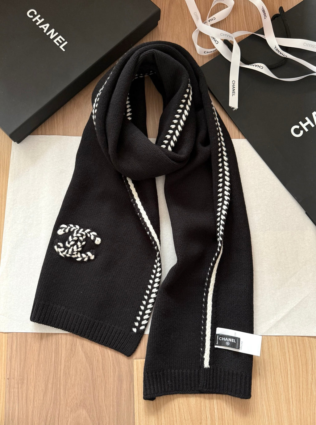 Chanel Style Contrast-Edge Knit Scarf product detail 2