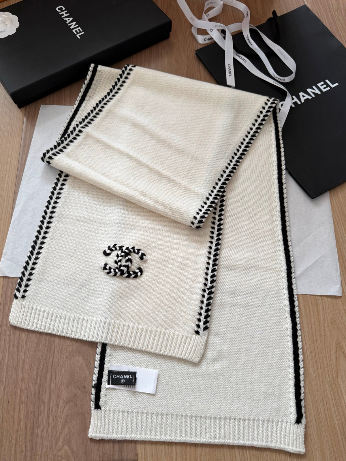 Chanel Style Contrast-Edge Knit Scarf product detail 7