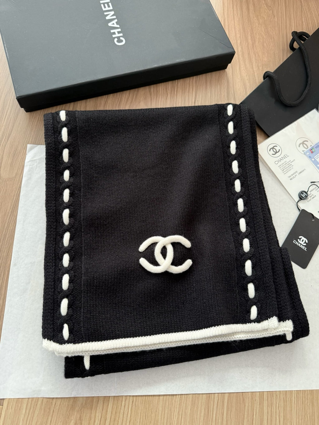 Chanel Style Contrast-Stitch Knit Scarf product detail 7