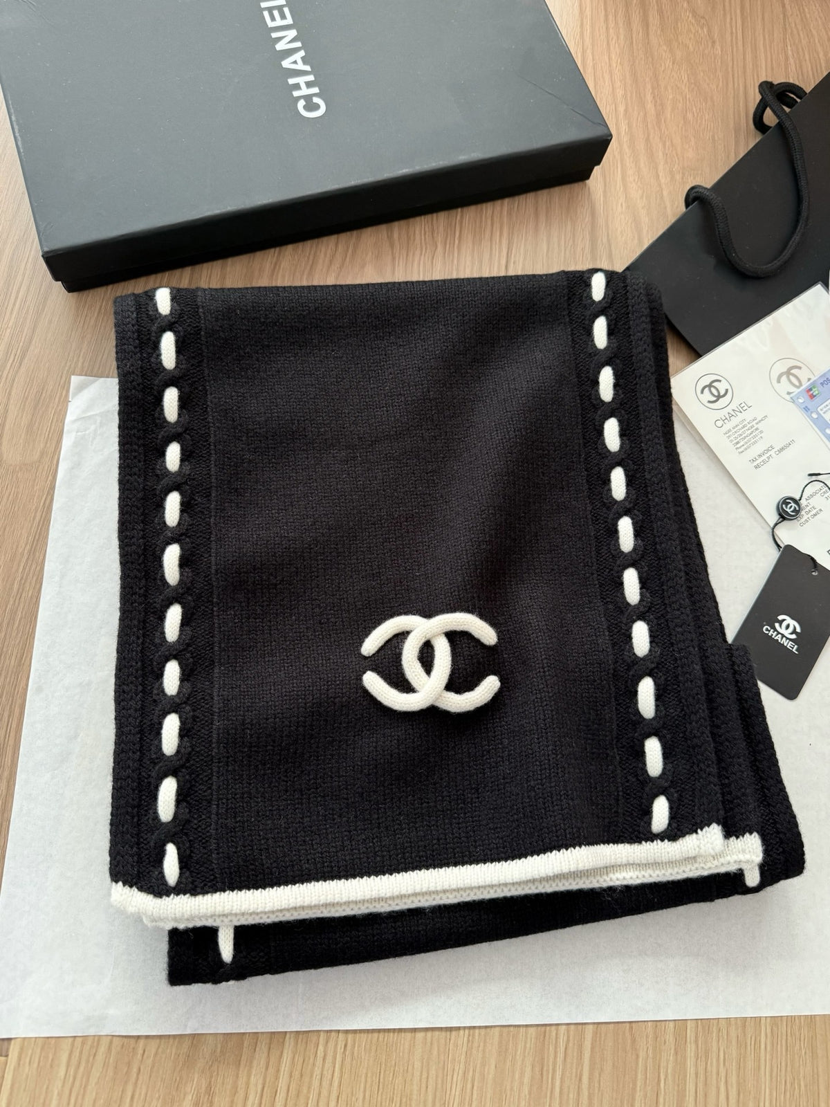 Chanel Style Contrast-Stitch Knit Scarf product detail 7