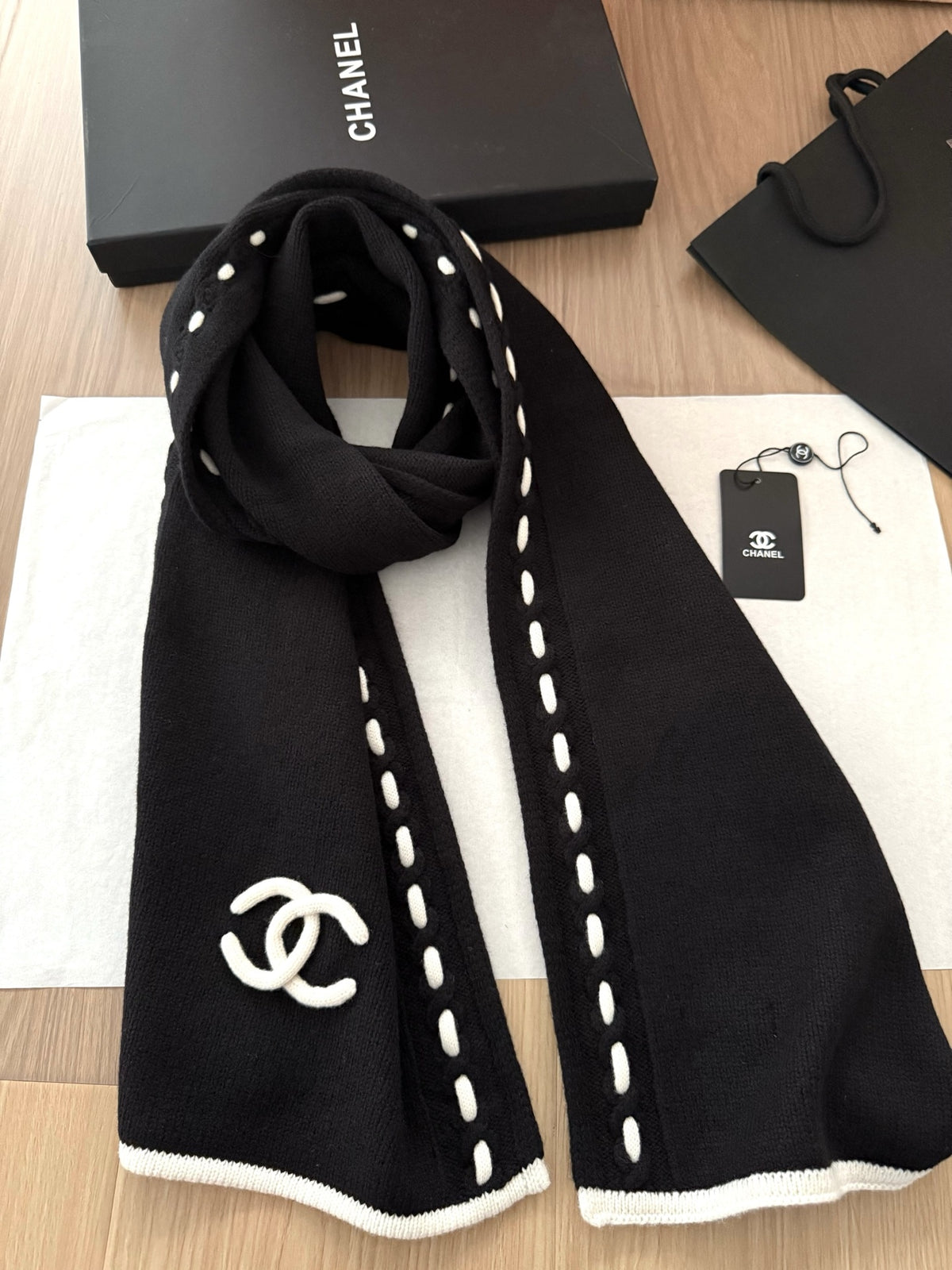 Chanel Style Contrast-Stitch Knit Scarf product detail 8
