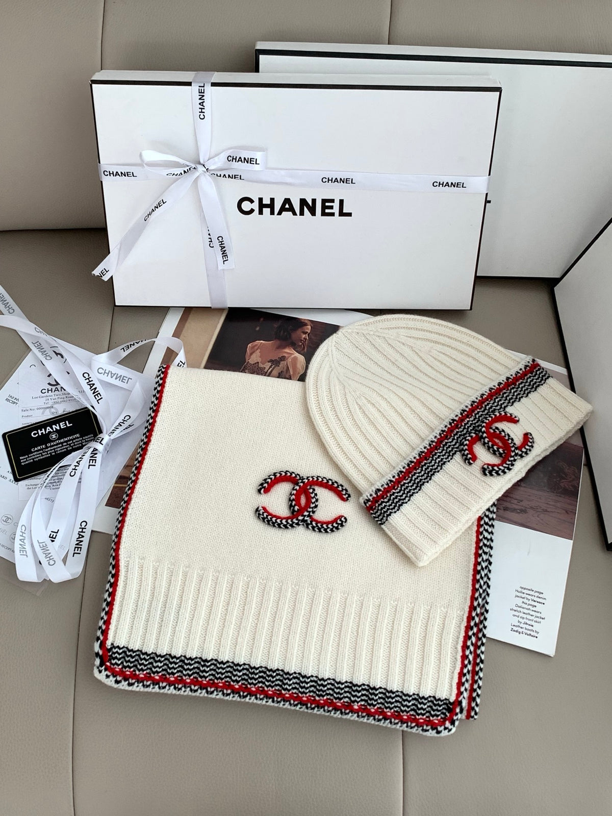Chanel Style Contrast-Trim Scarf and Beanie Set product detail 4