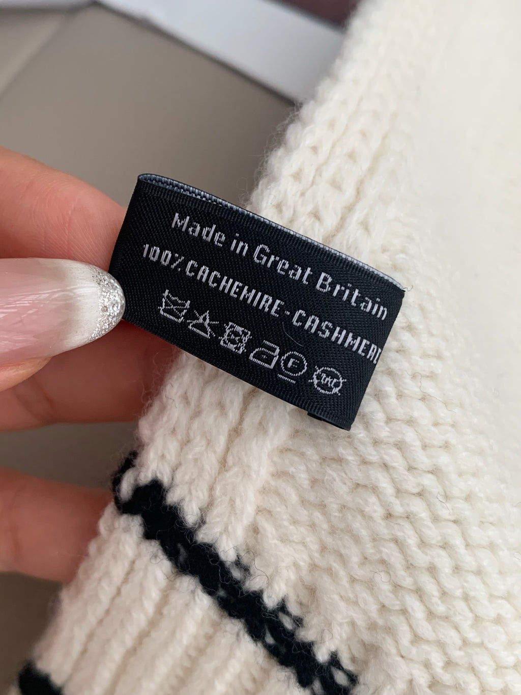 Chanel Style Logo Knit Scarf and Beanie Set product detail 9