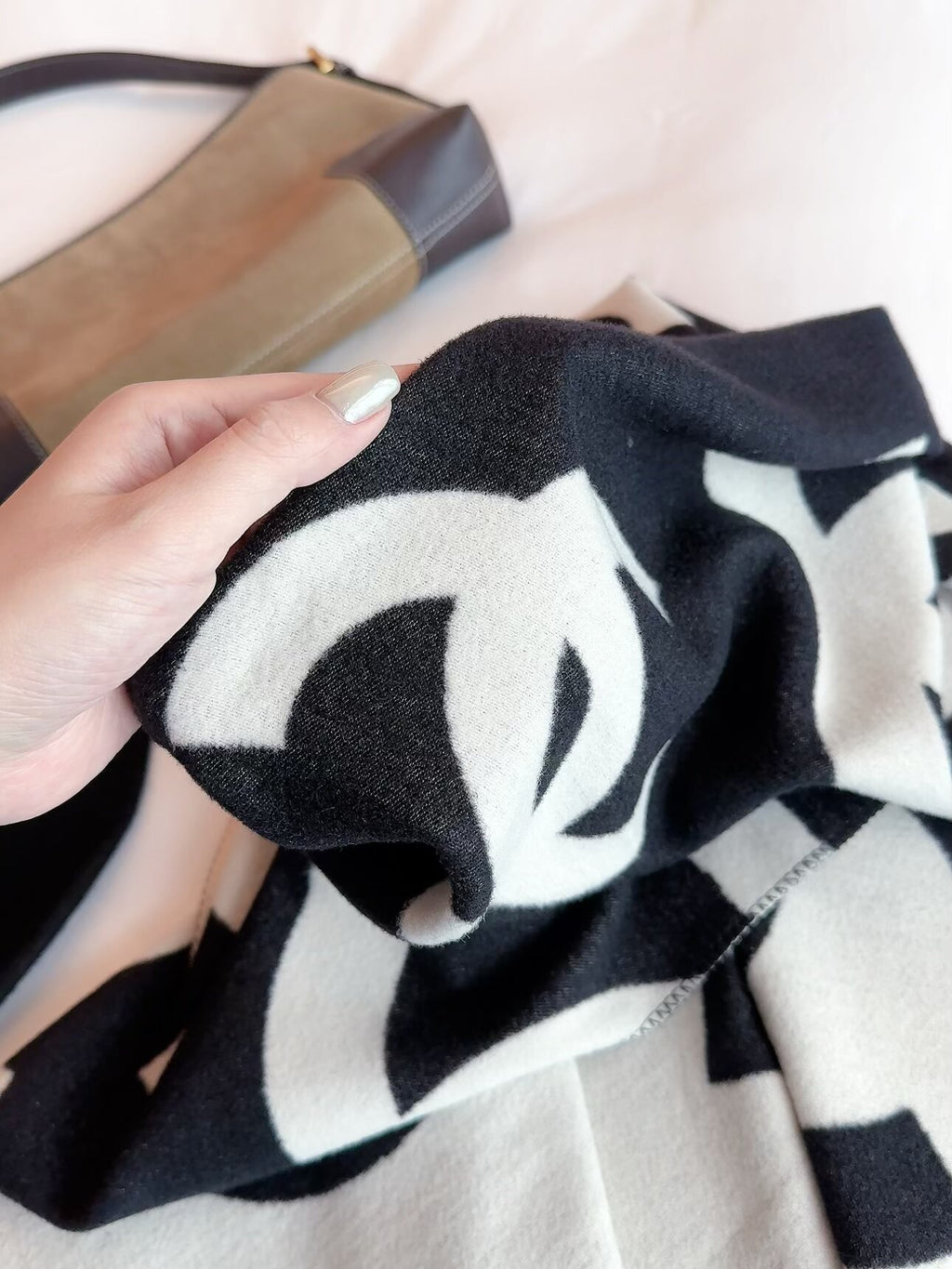 Chanel Style Oversized Logo Knit Scarf product detail 6
