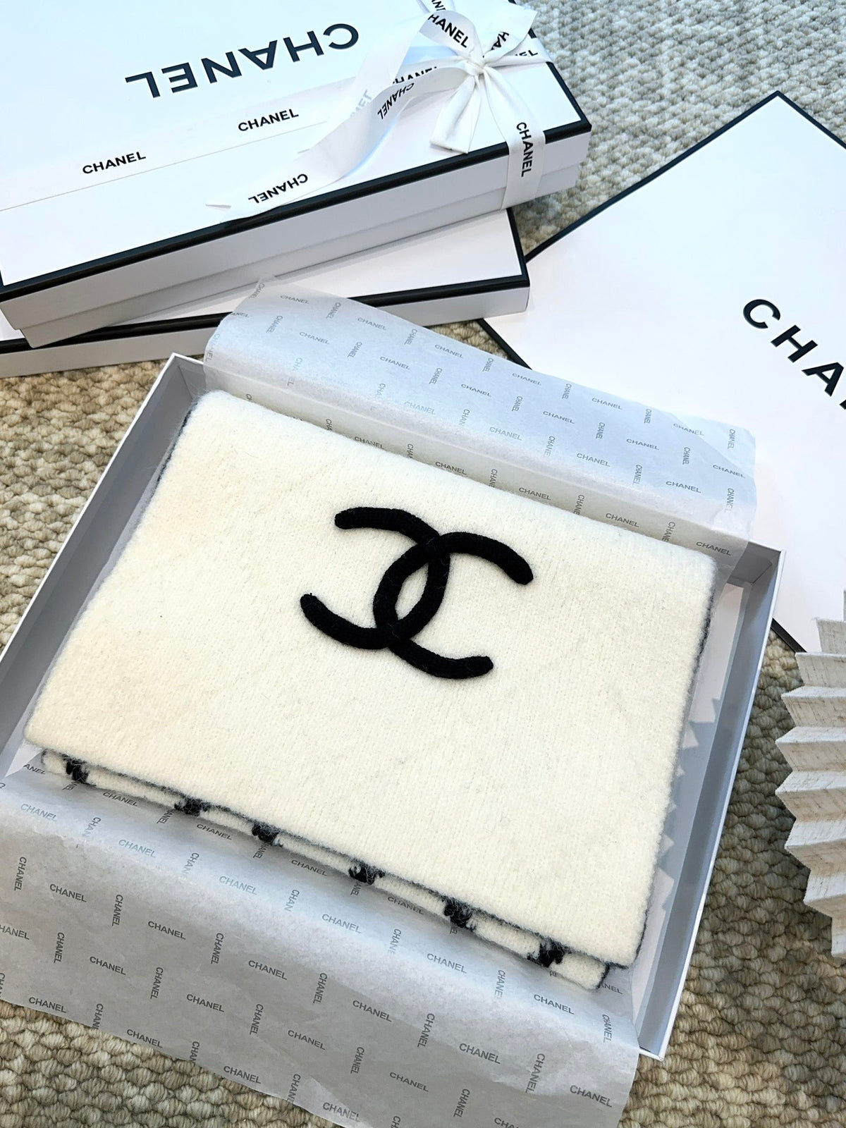 Chanel Style Reversible Diamond Logo Scarf product detail 2