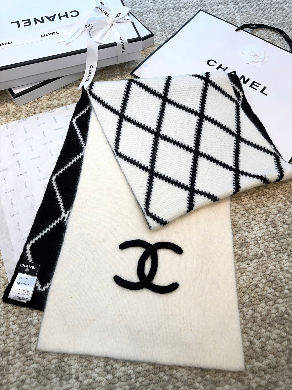 Chanel Style Reversible Diamond Logo Scarf product detail 5