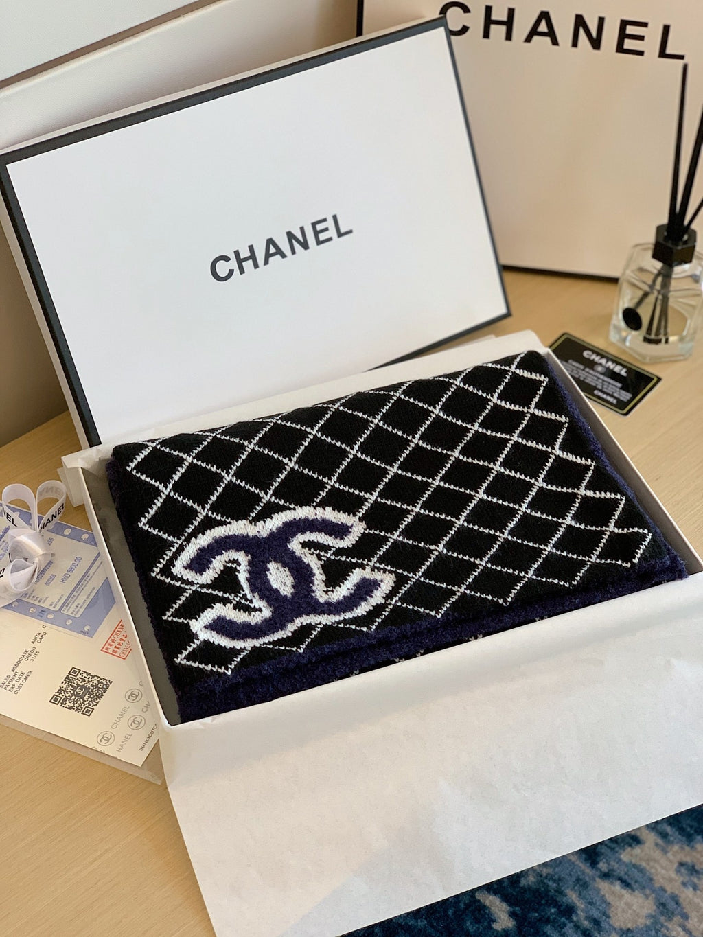 Chanel Style Reversible Plush Diamond Logo Scarf product detail 3