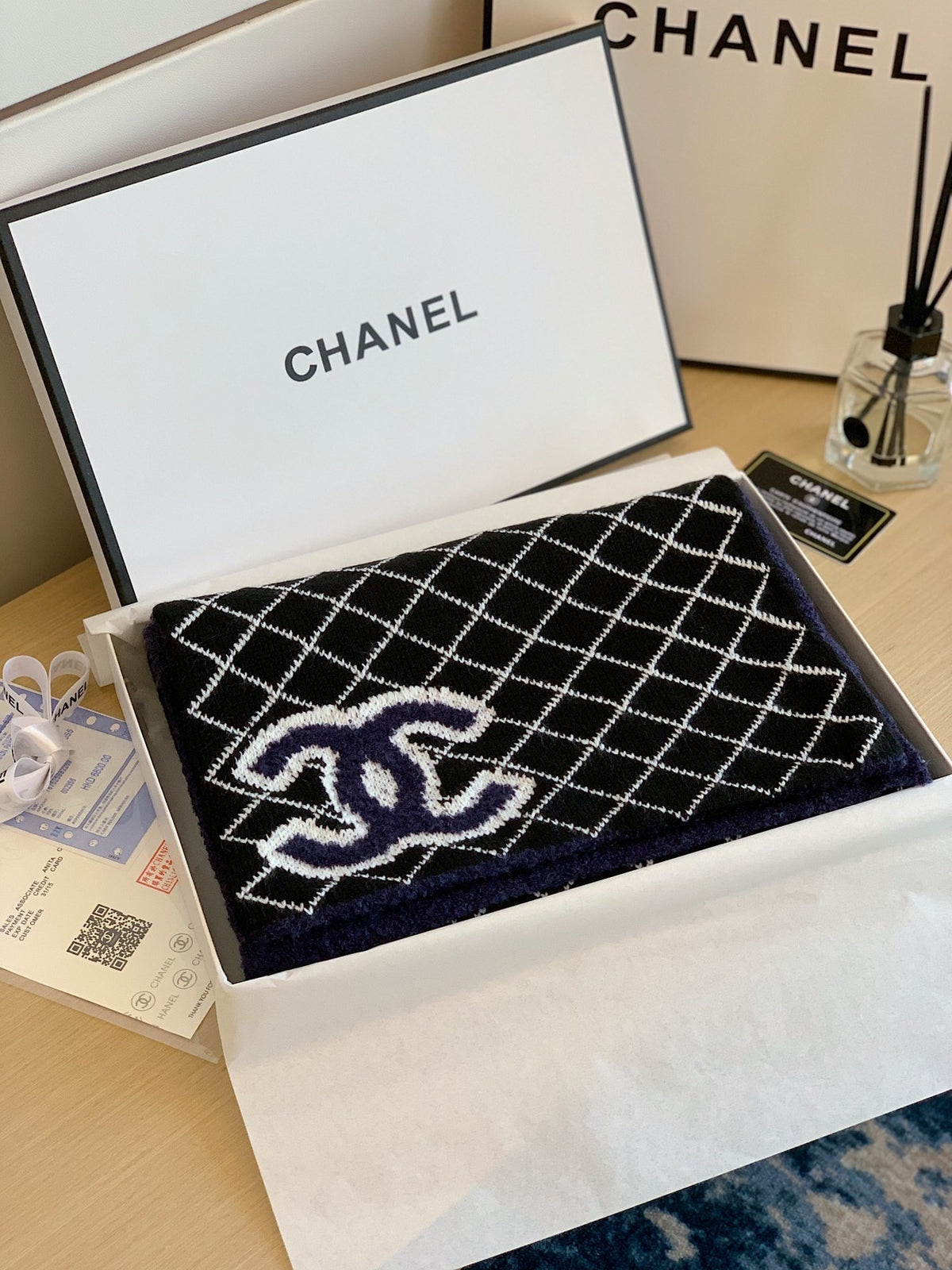 Chanel Style Reversible Plush Diamond Logo Scarf product detail 3