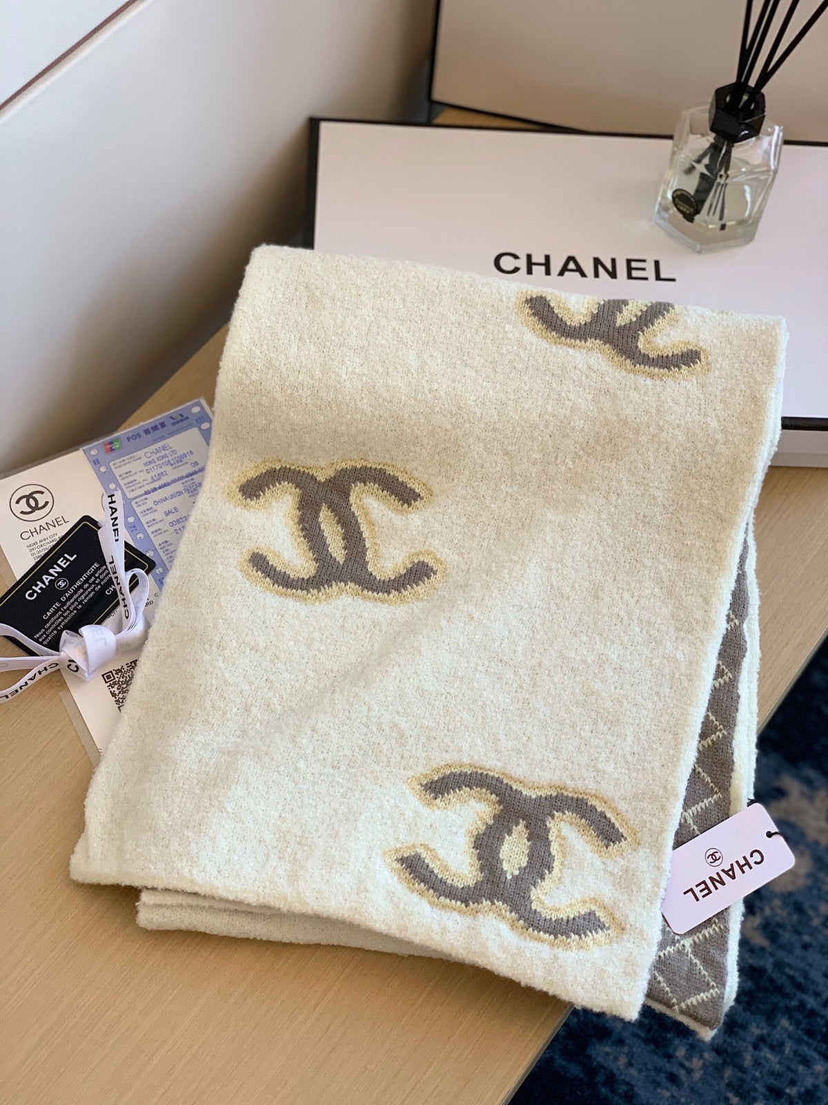 Chanel Style Reversible Plush Diamond Logo Scarf product detail 7