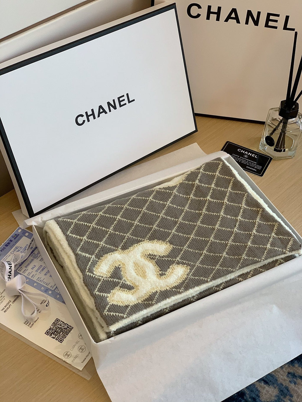 Chanel Style Reversible Plush Diamond Logo Scarf product detail 9