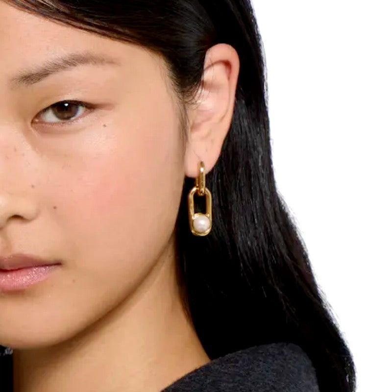 Gucci Dangling Pearl Earrings detail view 1
