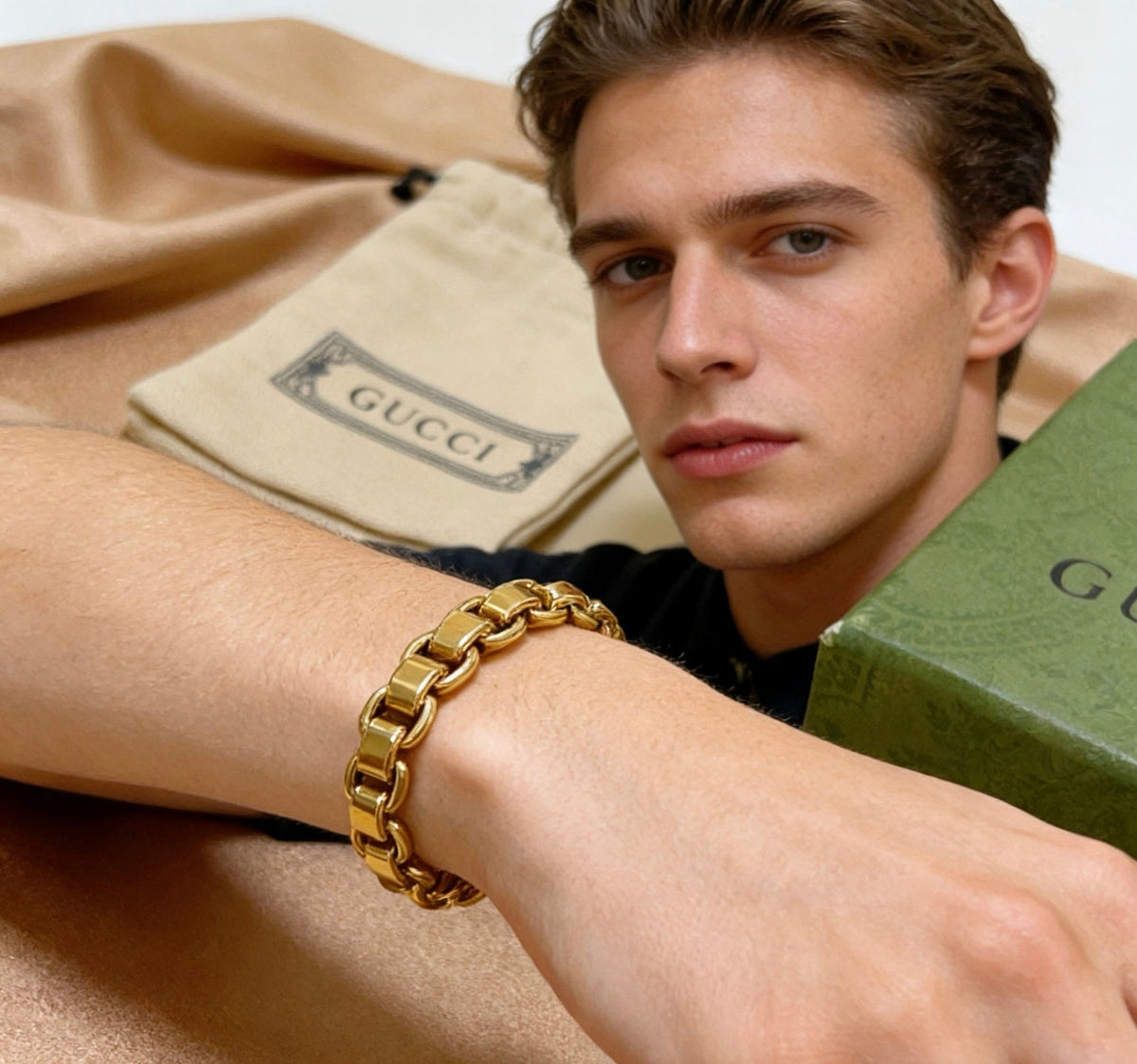 Gucci Polished Chain Bracelet detail view 2
