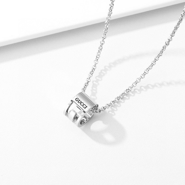 Gucci Vintage Interlocking Couple Necklace detail view 1