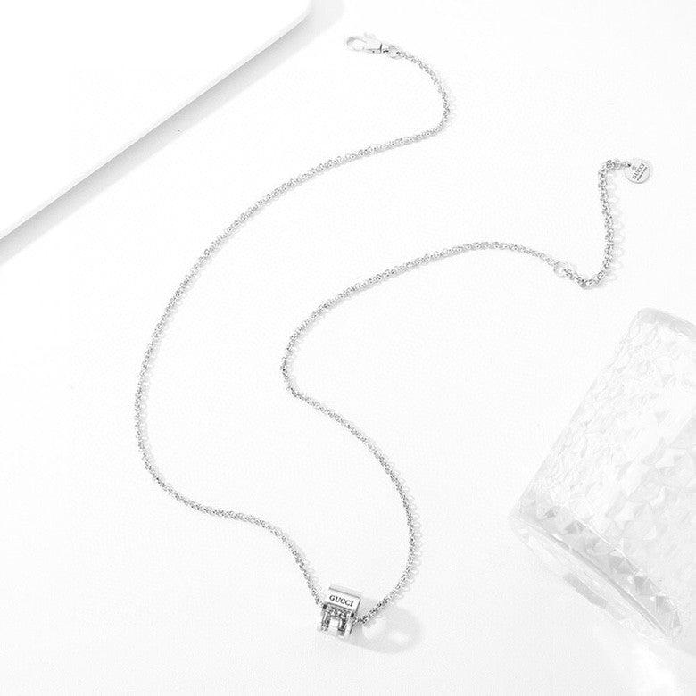 Gucci Vintage Interlocking Couple Necklace detail view 6