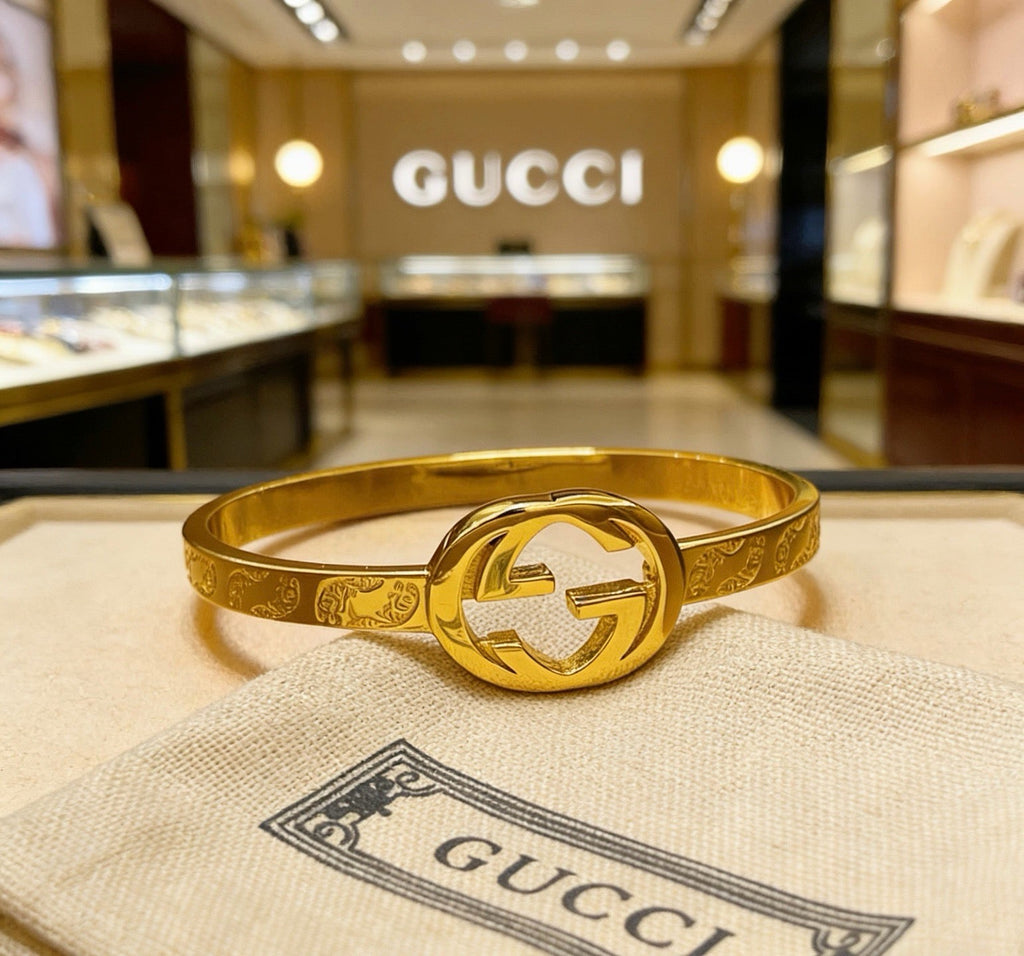 Gucci Vintage Double G Bracelet detail view 2