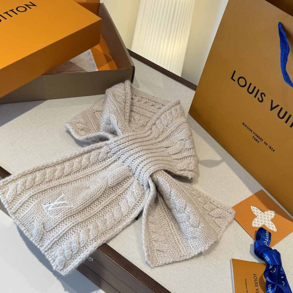 Louis Vuitton Style Cable-Knit Scarf and Beanie Set product detail 5