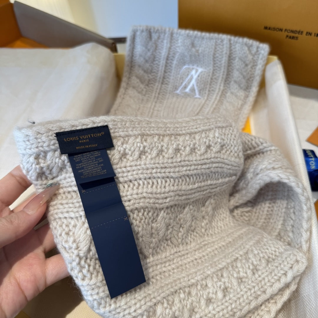 Louis Vuitton Style Cable-Knit Scarf and Beanie Set product detail 6