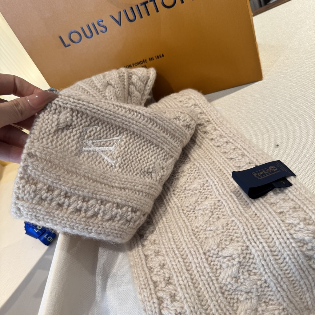Louis Vuitton Style Cable-Knit Scarf and Beanie Set product detail 7