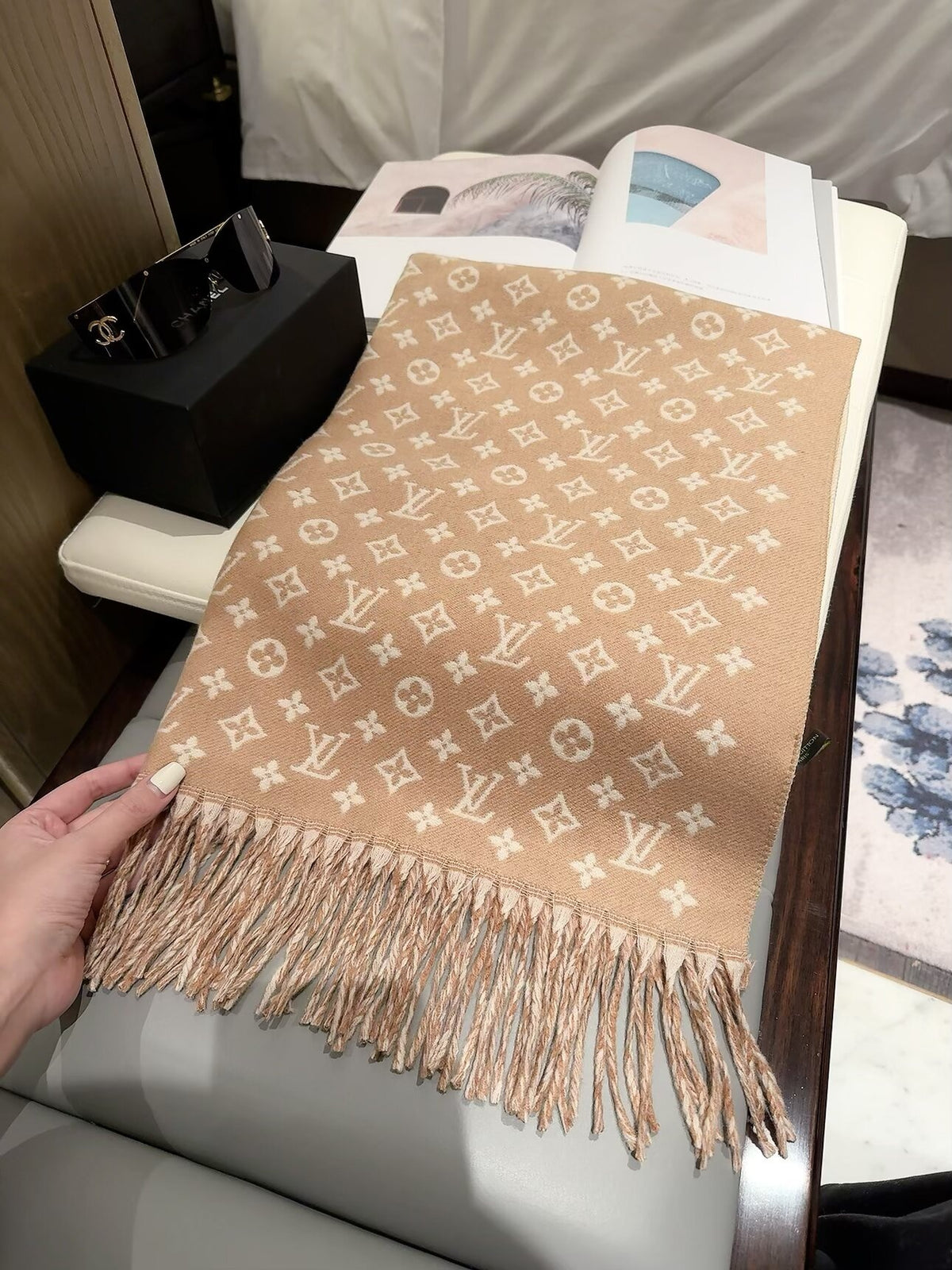 Louis Vuitton Style Checkerboard Monogram Scarf product detail 3