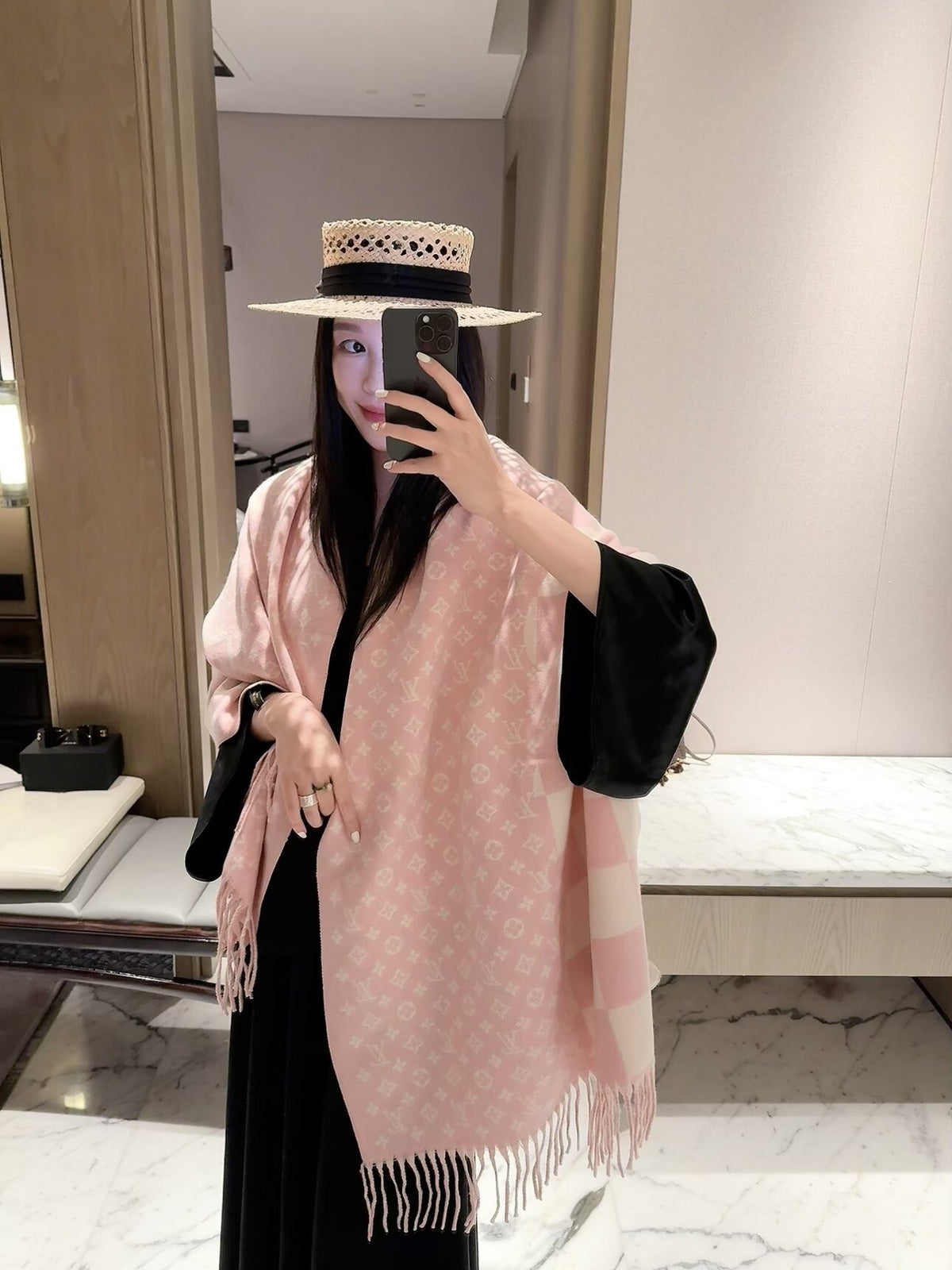 Louis Vuitton Style Checkerboard Monogram Scarf product detail 6