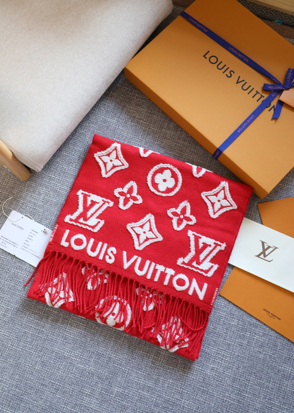Louis Vuitton Style Monogram Knit Scarf product detail 3