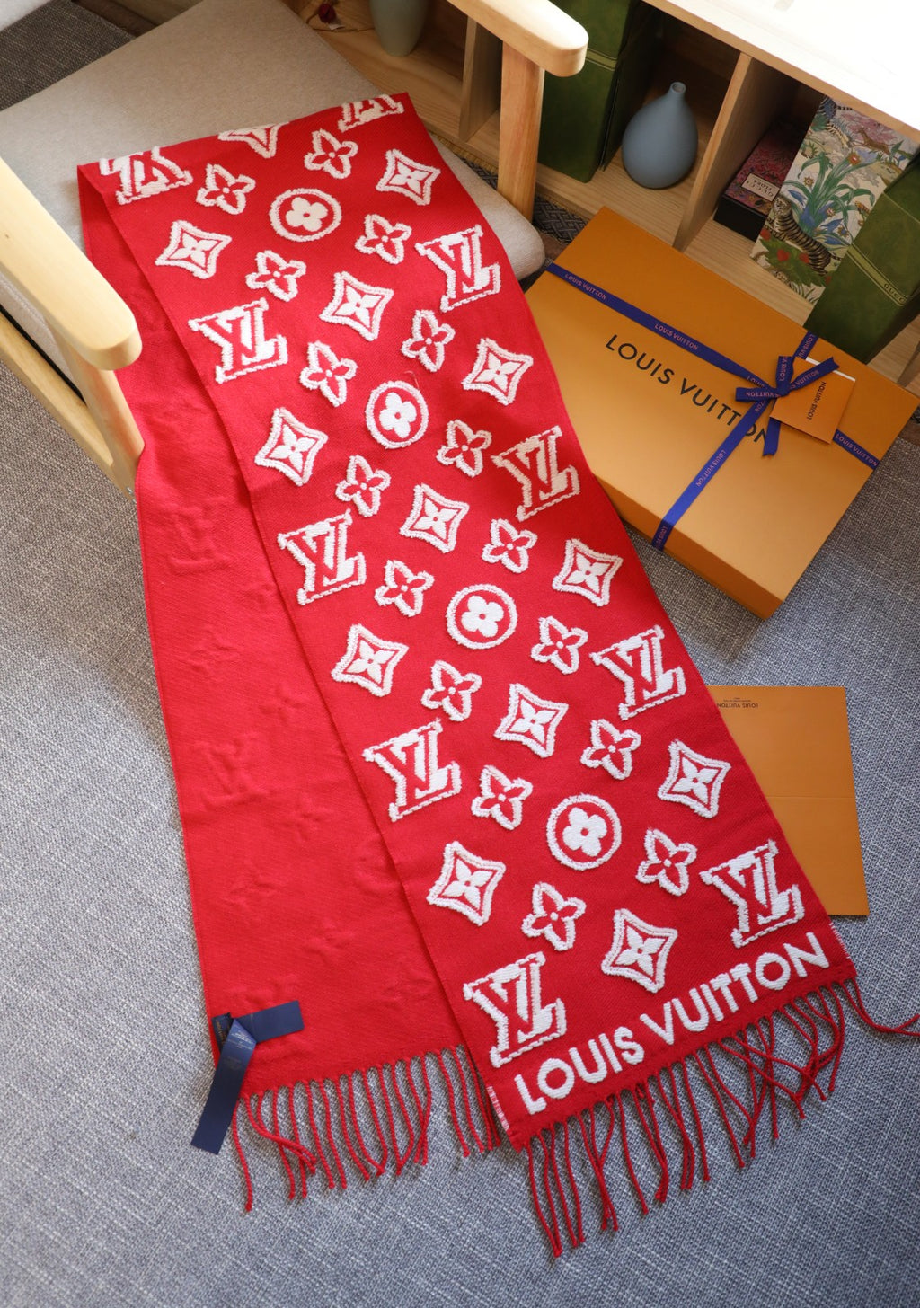 Louis Vuitton Style Monogram Knit Scarf product detail 4