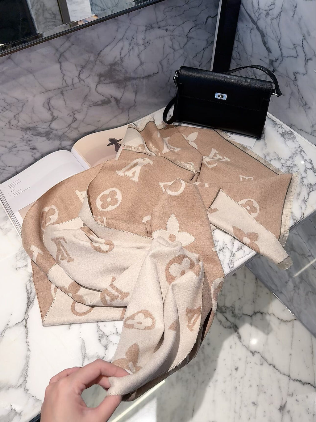Louis Vuitton Style Oversized Motif Scarf product detail 3