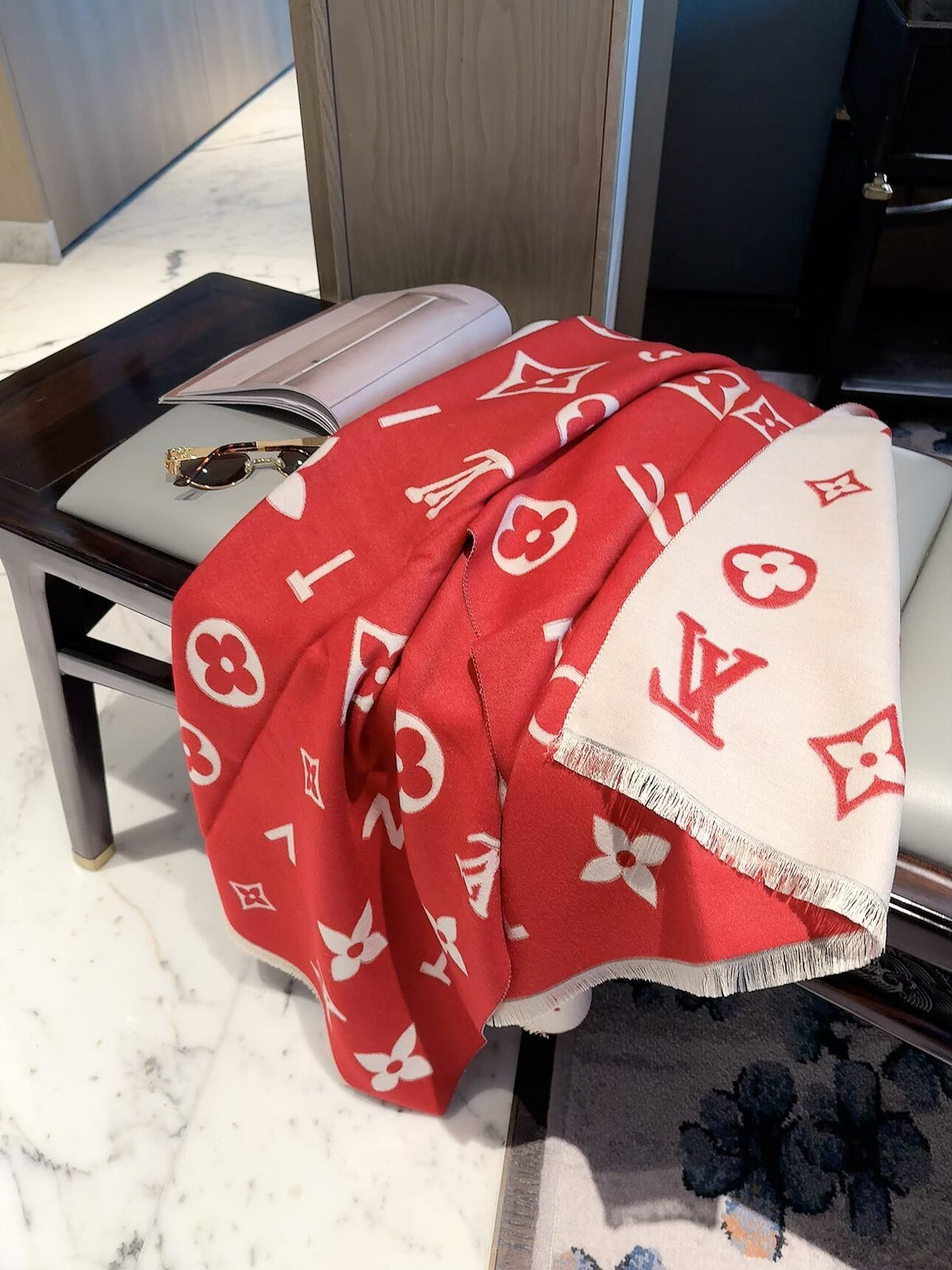 Louis Vuitton Style Oversized Motif Scarf product detail 8