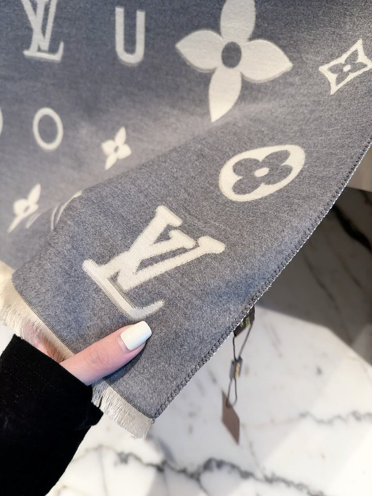 Louis Vuitton Style Oversized Motif Scarf product detail 10