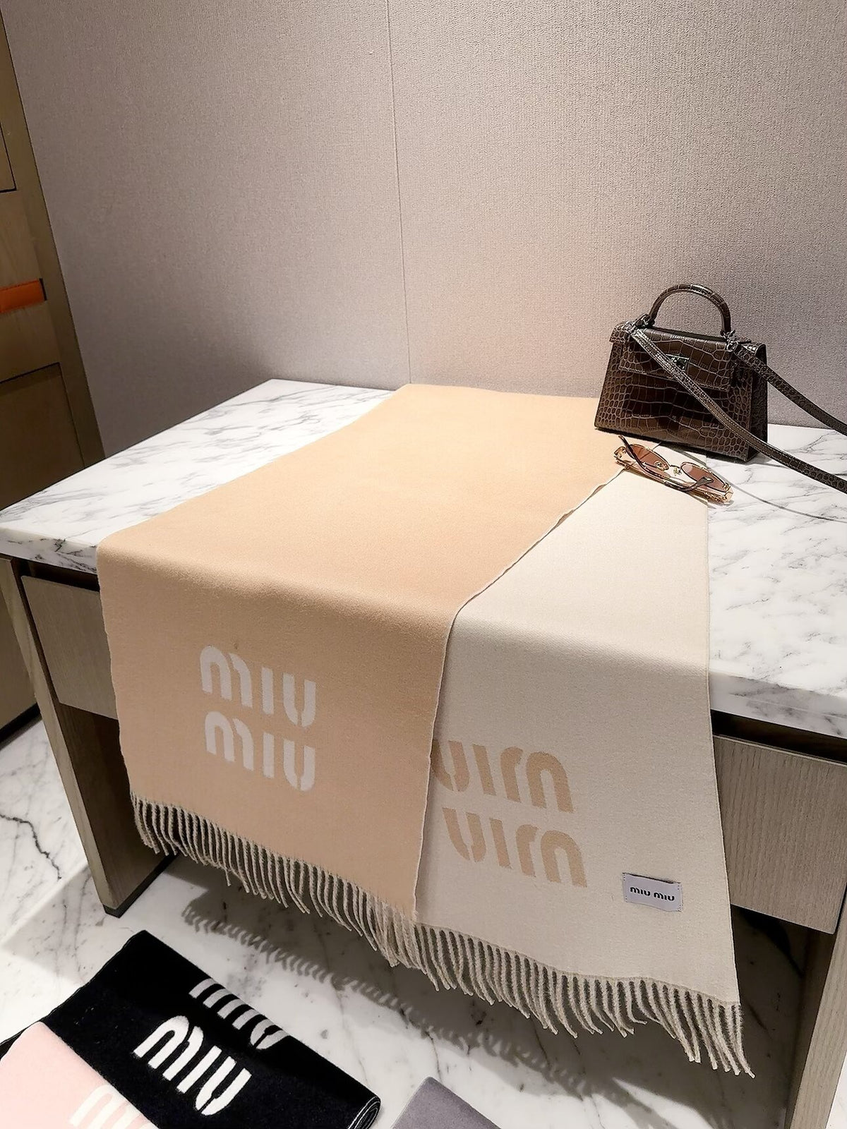 Miu Miu Style Oversized Logo Fringe Scarf product detail 7