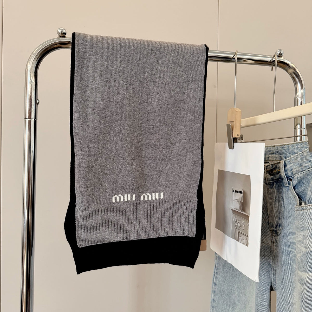 Miu Miu Style Two-Tone Rib-Knit Scarf product detail 5
