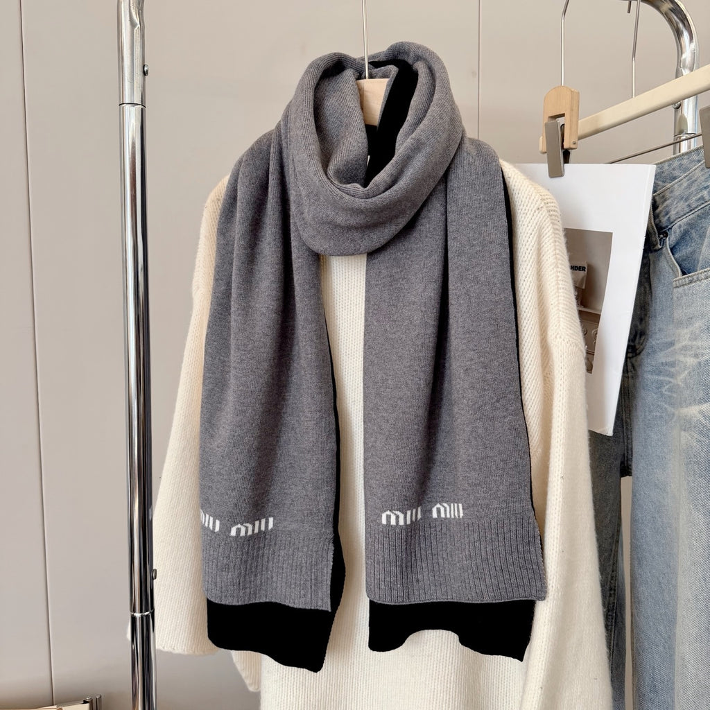 Miu Miu Style Two-Tone Rib-Knit Scarf product detail 10