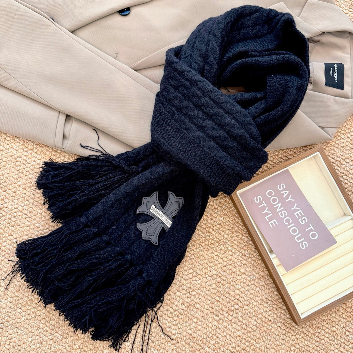 New York Yankees Style Cable-Knit Fringe Scarf product detail 3