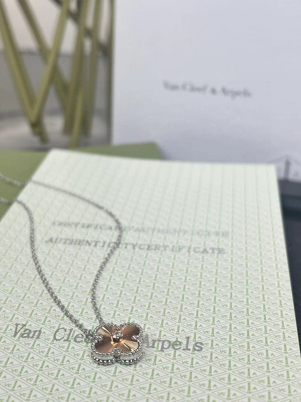 Van Cleef & Arpels Clover Necklace detail 1