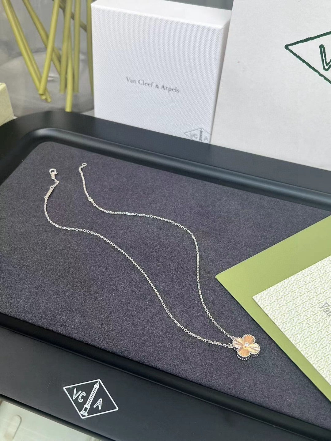 Van Cleef & Arpels Clover Necklace detail 2